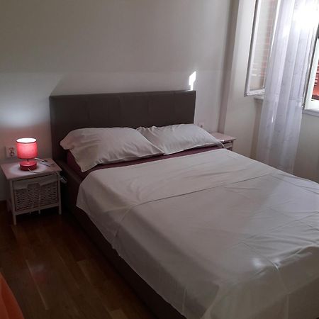 Studio On Main Pedestrian Street Apartment Pula Exterior foto