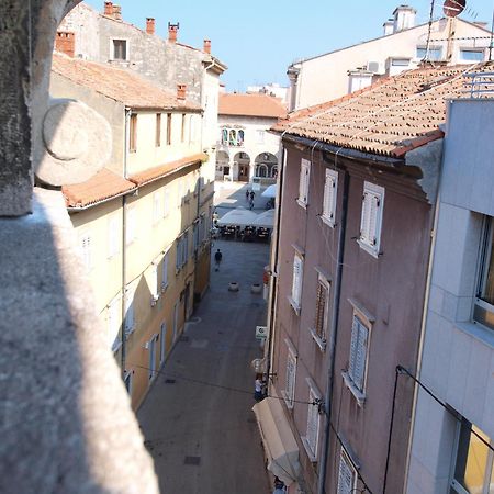 Studio On Main Pedestrian Street Apartment Pula Cameră foto